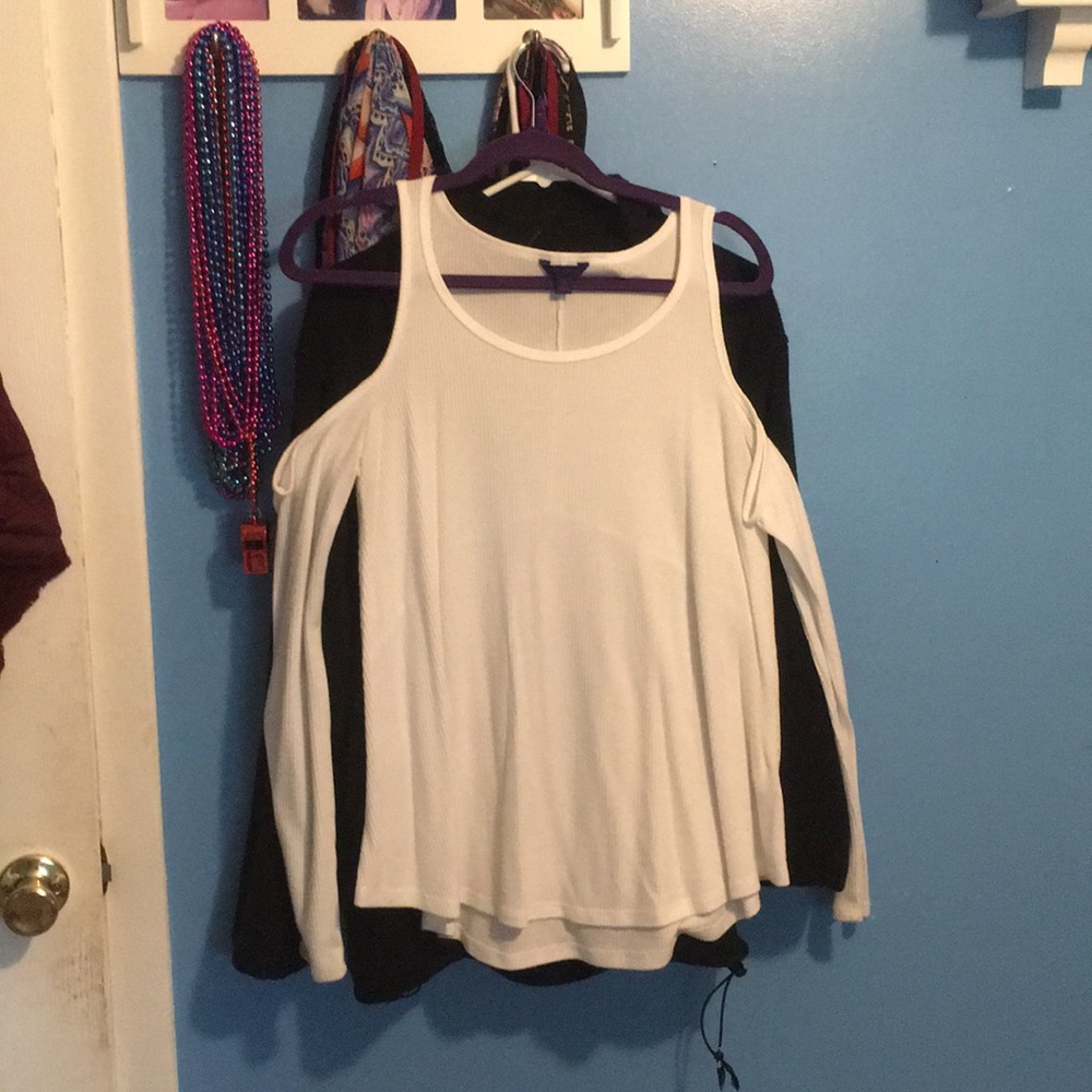 Aeropostle White off the shoulder shirt
